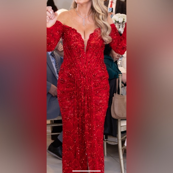 Elegant Red Sequin Dress - Picture 2 of 4